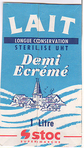 Frankreich: Stoc supermarche - Lait sterilise UHT, Demi Ecreme